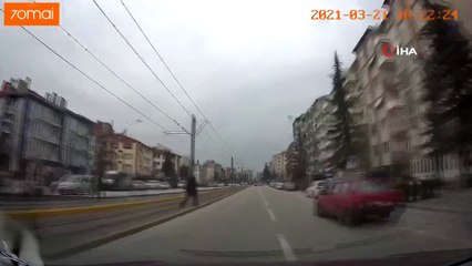 Kazadan kıl payı kurtulma anı araç kamerasında