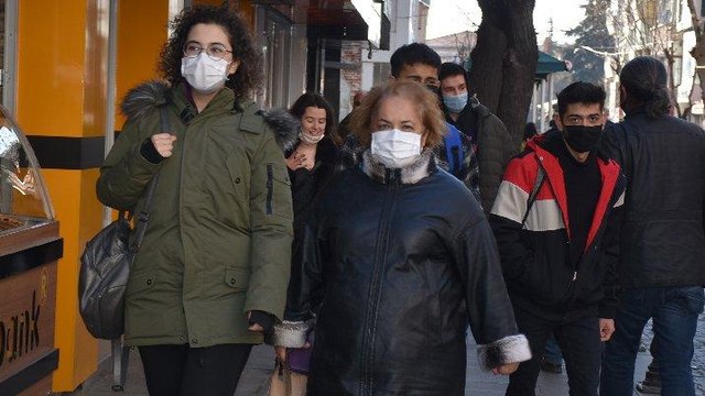 Ev ziyaretleri bitmedi, vaka artışı durmadı