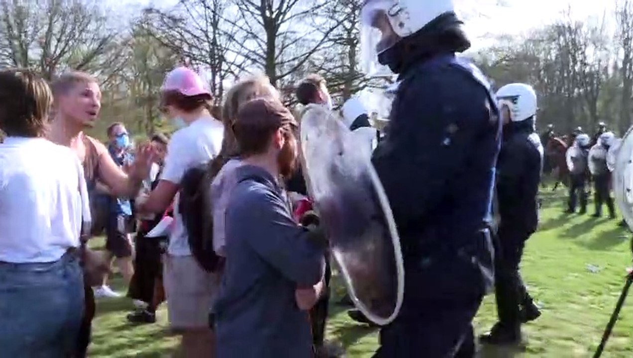Brüssel: Polizei treibt Feiernde mit Tränengas auseinander