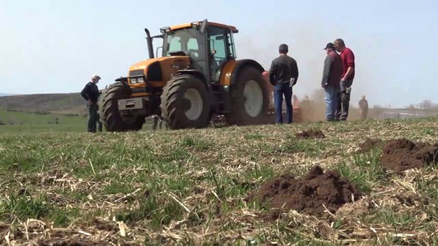 CUMA Vallée Lot-Aubrac : rouleaux-semeurs et prairies dégradées par les rats taupiers