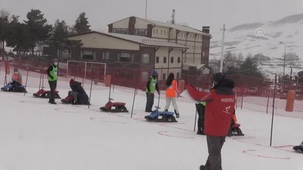Erciyes'te "Artık çekilmez oldun" sloganıyla eşler arası kızak yarışması yapıldı
