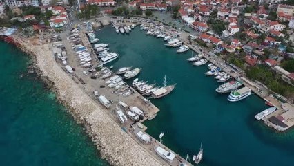 Turistleri eşsiz koylarla buluşturan tekneler denize indirilmeye başlandı
