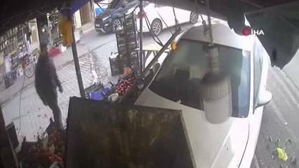 Hızını alamadı manava daldı: 2 kadın yaralandı