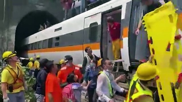 Acidente ferroviário mata mais de 40 em Taiwan
