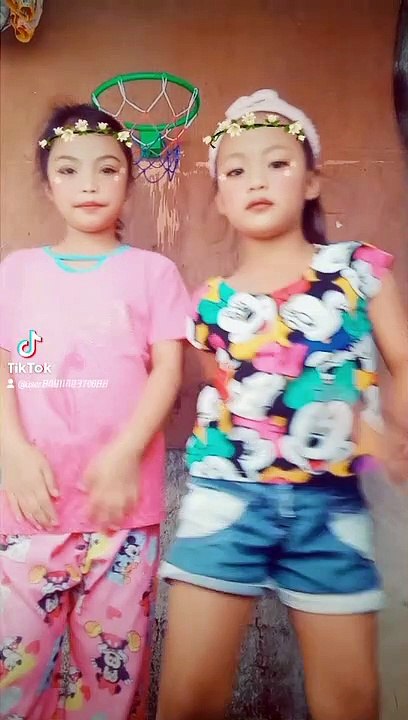 tiktok with friend