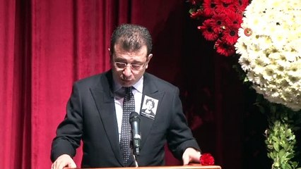 Handan Ertuğrul için Muhsin Ertuğrul Sahnesi'nde bir tören düzenlendi