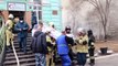 Médicos russos terminam cirurgia em hospital em chamas