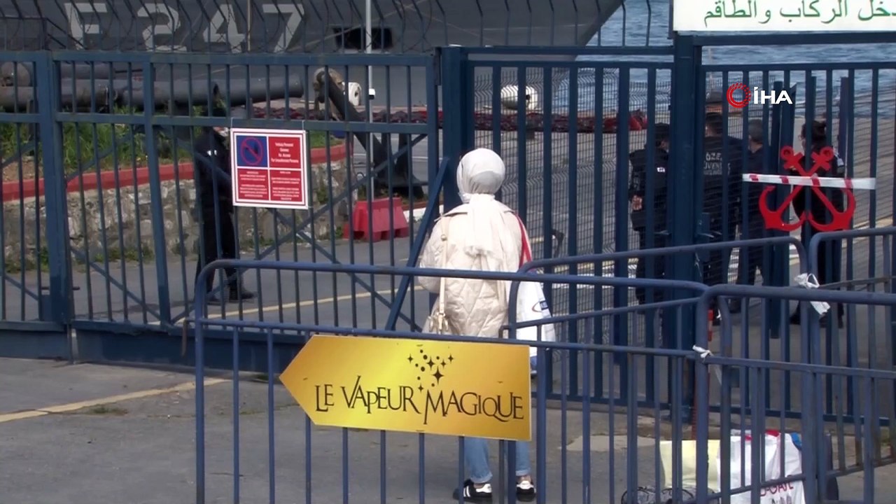 Kemal Reis ve İspanya bayraklı Mendez Nunez savaş gemileri Sarayburnu'na demir attı