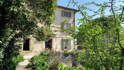 Rare magnifique Bastide avec Piscine en bordure de  village dans un havre de verdure en position dominante