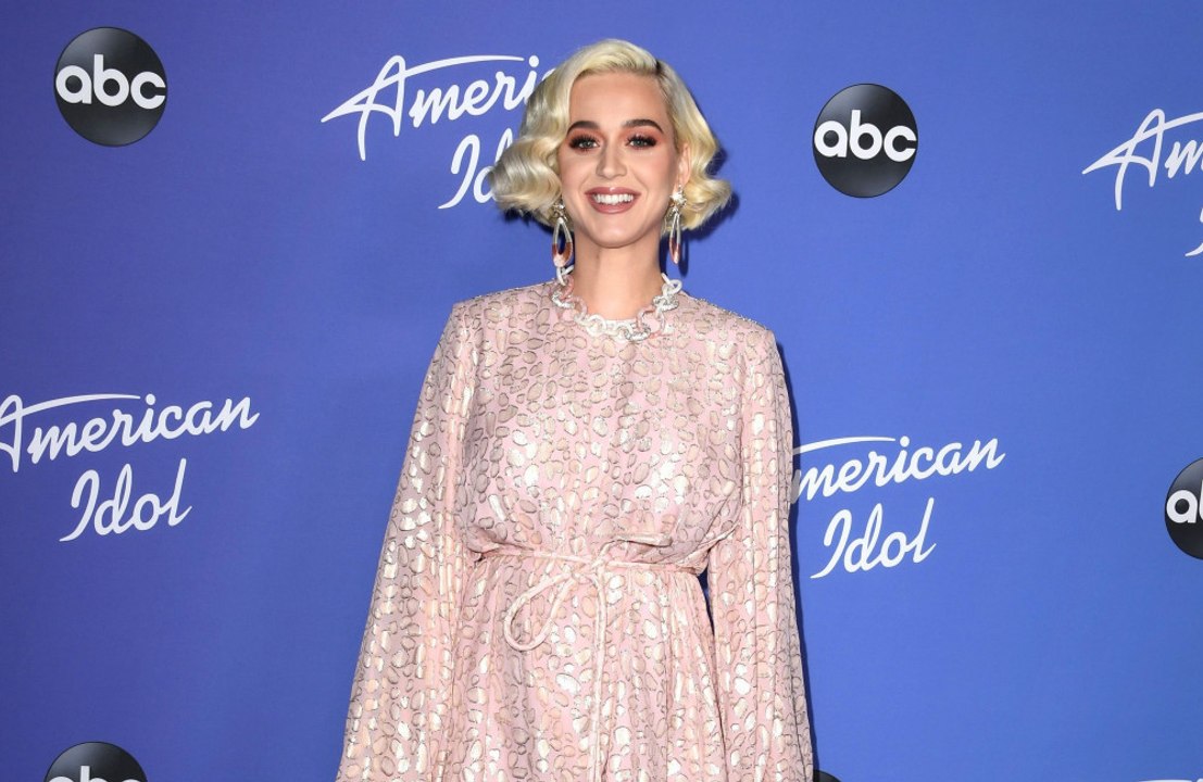 Katy Perry admite que parou de se depilar após nascimento da filha