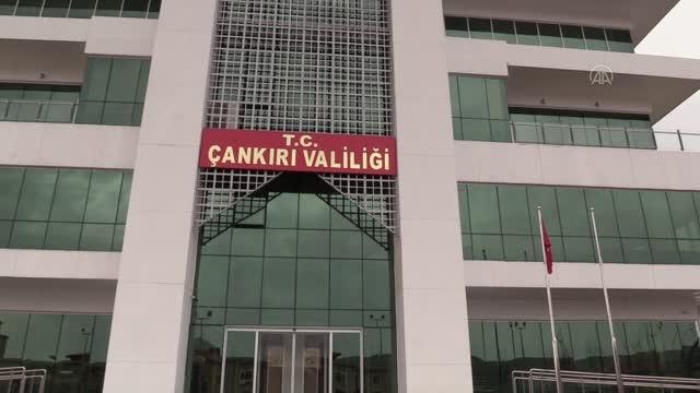 Vali Ayaz, aşılanan 65 yaş üstünde kovid-19 kayıplarının düştüğünü, gençlerde ise arttığını söyledi
