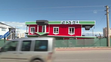 Son dakika haber... Mimari yapısıyla dikkati çeken "ters ev" Kovid-19 önlemleriyle ziyaretçilerini ağırlıyor