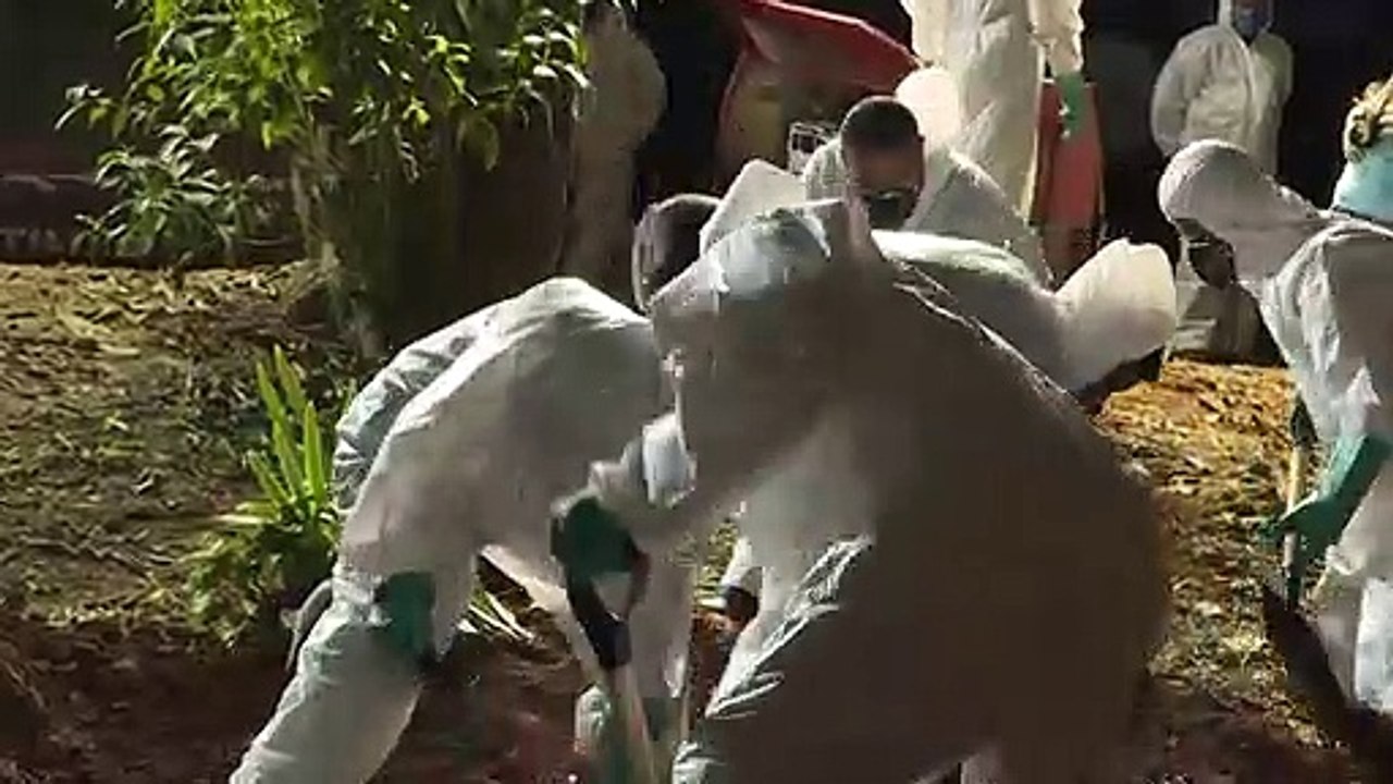 Covid: des cimetières de Sao Paulo ouverts de n...