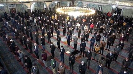 15 Aydır Kapalı Olan İzzetpaşa Camii, Cuma Namazıyla Açıldı