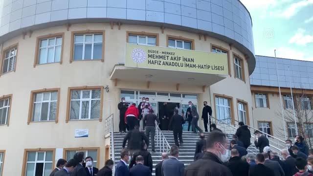 Milli Eğitim Bakanı Selçuk, ziyaretlerde bulundu