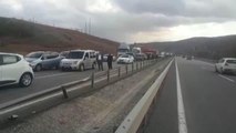 Vinç yüklü çekicinin devrilmesi sonucu tek yönlü kapanan Sivas-Kayseri kara yolu ulaşıma açıldı