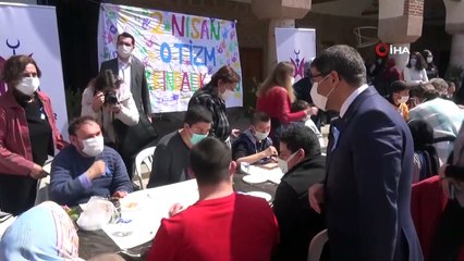 Otizmli bireyler ahşap boyama etkinliğinde buluştu
