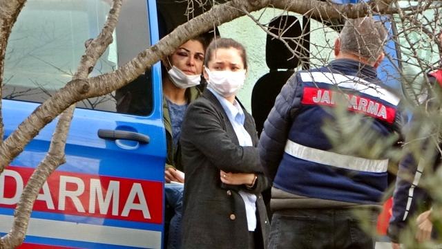 Melek İpek'in kızı C.İ.: Annem ve babam bizi içeriye gönderdi. Tüfekle içeri girdi anneme kelime-i şehadet getir demeye başladı