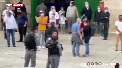 İsrail polisi Mescid-i Aksa'daki Filistinli çocukların topuna el koydu