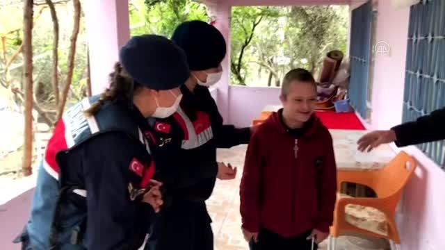 KAHRAMANMARAŞ - Jandarma otizimli Enes'in yüzünü güldürdü