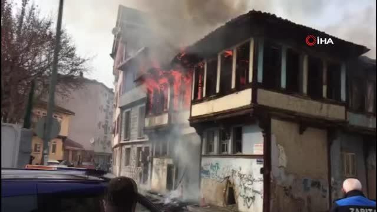 Son dakika haber... Ateşe verip kayıplara karıştılar.. Metruk bina alev alev yandı