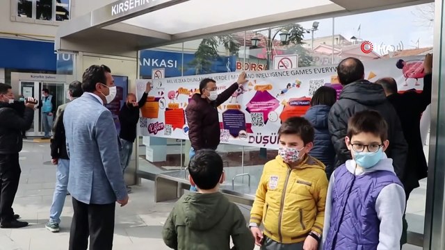 Kırşehir'de Otobüs Duraklarında Akıl Ve Zeka Oyunları Hayata Geçti