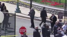 Dos agentes de policía son arrollados por un vehículo en el Capitolio