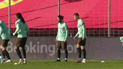 Un brassard de Cristiano Ronaldo vendu 64 000 euros pour aider un enfant malade