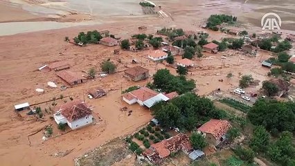 Elmalı'da sel ev ve ahırlara zarar verdi