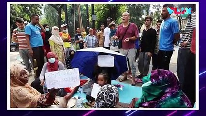 Imigran Pencari Suaka Padati Depan Kantor UNHCR