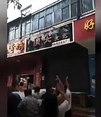 Kendi canını feda eden anne çocuklarını kurtardı