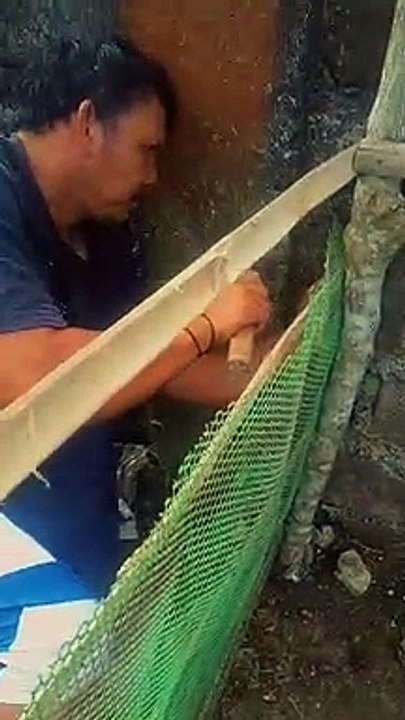 Gawa muna ng kulungan ng mga kapatid kong manok...