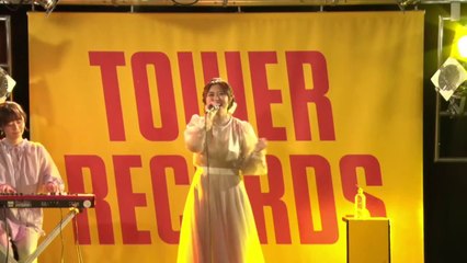 Marina Horiuchi ( 堀内まり菜) acoustic live at Tower Records