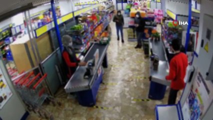 İstanbul’da silahlı market soygunu kamerada