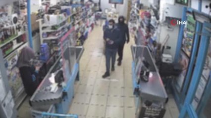İstanbul'da silahlı market soygunu kamerada