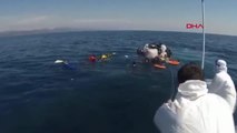 ÇANAKKALE Lastik botları batan 40 kaçak göçmen, Türk Sahil Güvenlik ekiplerince kurtarıldı