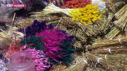 Bayındır'ın kurutulmuş çiçekleri evleri süslüyor