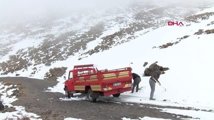 400 yıllık kuyular yazın buz gibi su için karla dolduruldu