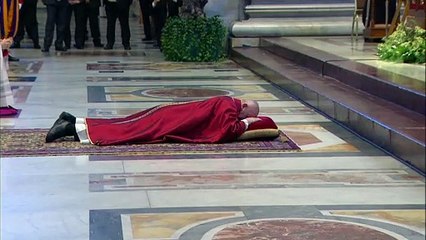 Los niños y la pandemia protagonizan el Vía Crucis del Papa en la Plaza de San Pedro