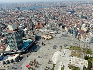 Turistlere kalan Taksim Meydanı havadan görüntülendi