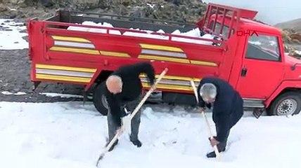 400 yıllık kuyular yazın buz gibi su için karla dolduruldu