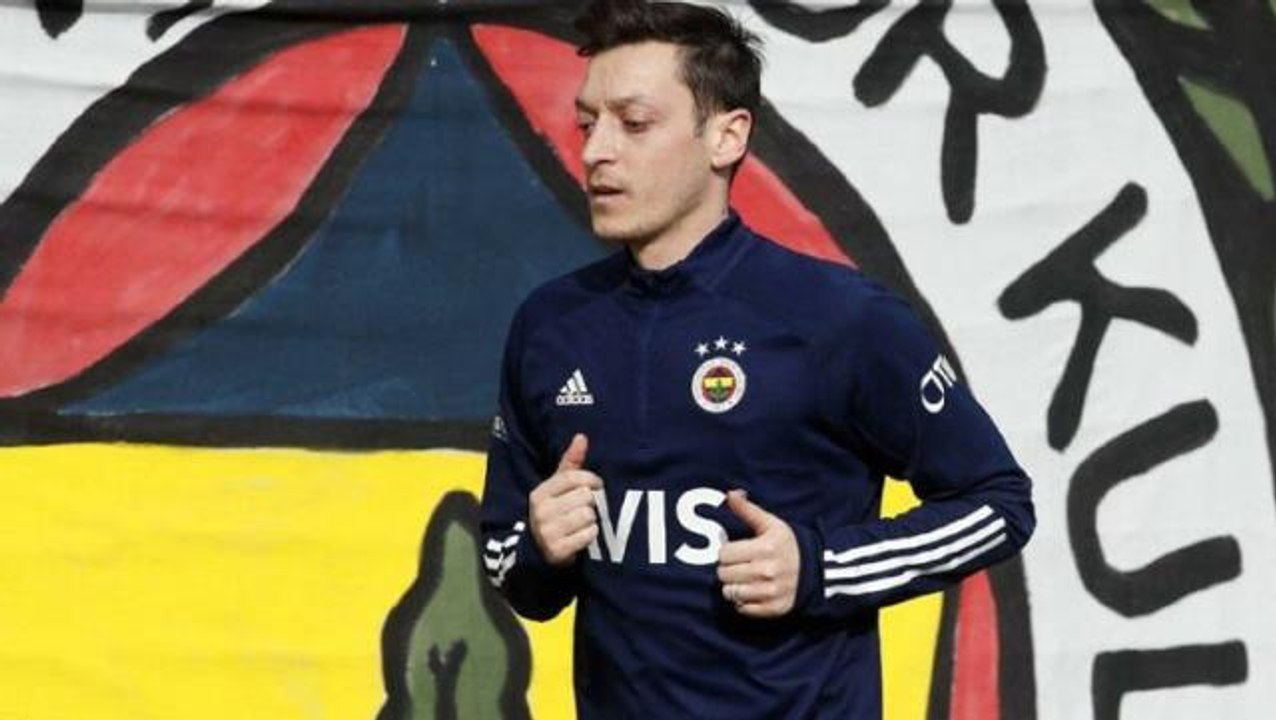 Fenerbahçe'nin yıldızı Mesut Özil, yaptığı antrenman paylaşımıyla kısa süre içinde binlerce beğeni aldı