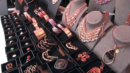 Bakırı İşleyerek Sanat Eserine Dönüştürüyor