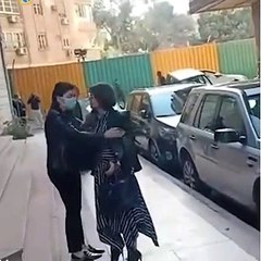 جومانا مراد تستقبل المعزيين في وفاة ابنتها ديانا