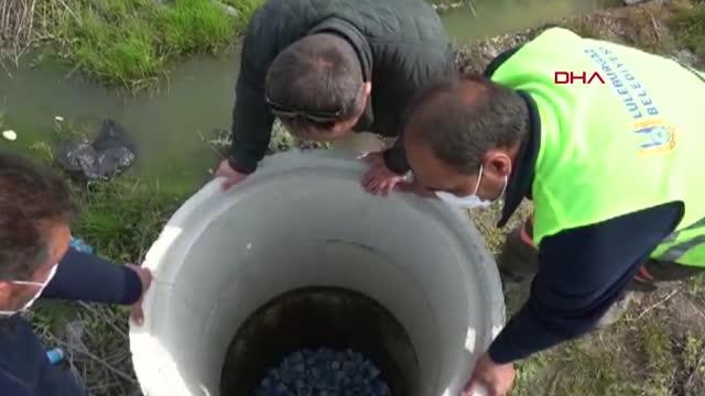KIRKLARELİ Tıkanan kanalizasyon bacasından yüzlerce dolu ayran kutusu çıktı