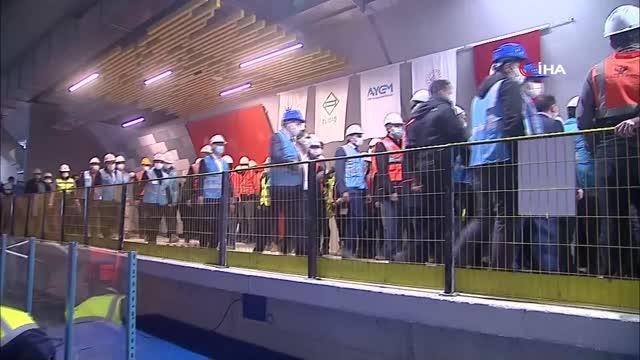 Son dakika haberleri... Ulaştırma ve Altyapı Bakanı Adil Karaismailoğlu, Sabiha Gökçen Havalimanı Metro Hattı Projesi'nin ilk ray kaynak törenine katıldı.