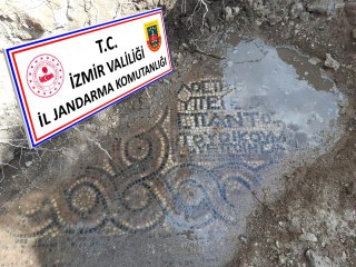 İzmir'de kaçak kazı operasyonunda bin 500 yıllık mozaik ve manastır bulundu