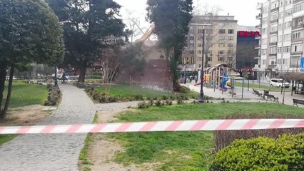 KOCAELİ İzmit'te, 28 yıl önce yanan binanın duvarı yıkıldı