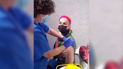 Antonia Dell'Atte, vacunada contra la Covid-19