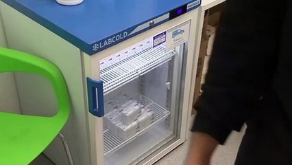 Per l'agenzia britannica del farmaco "il vaccino di AstraZeneca ha più benefici che rischi"